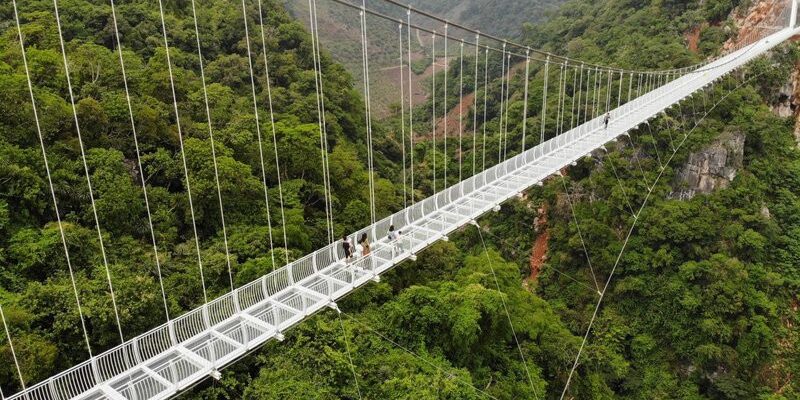 Cầu kính Bạch Long - cây cầu kính đi bộ dài nhất thế giới